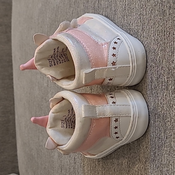 EUC - Toddler Size 5 Gap Unicorn Shoes - Picture 3 of 4